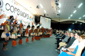 Curitiba,20-03-06 - . Momento da homenagem das Na��es Ind�genas ao COP8. Foto Julio Covello-SECS